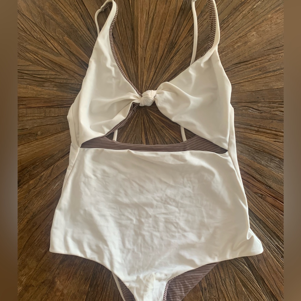 Acacia one piece